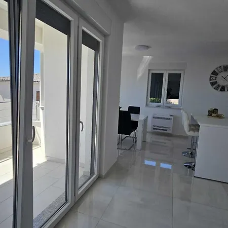 Korina Apartment *