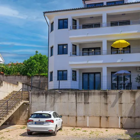 Korina Apartment *