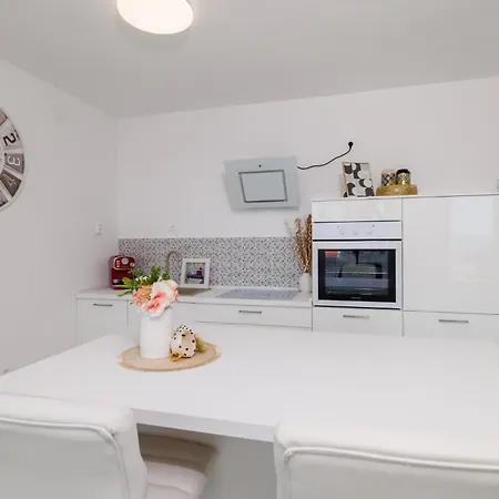 Korina Apartment *