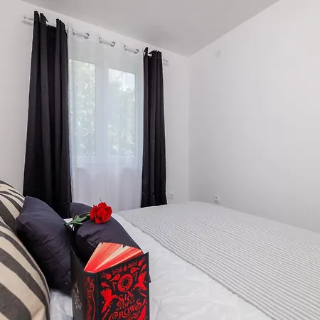 Korina Apartment *